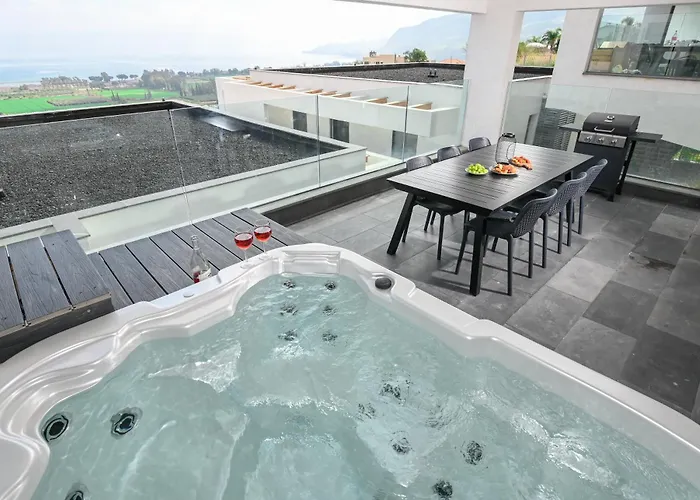 Lake View Apartments In Migdal
