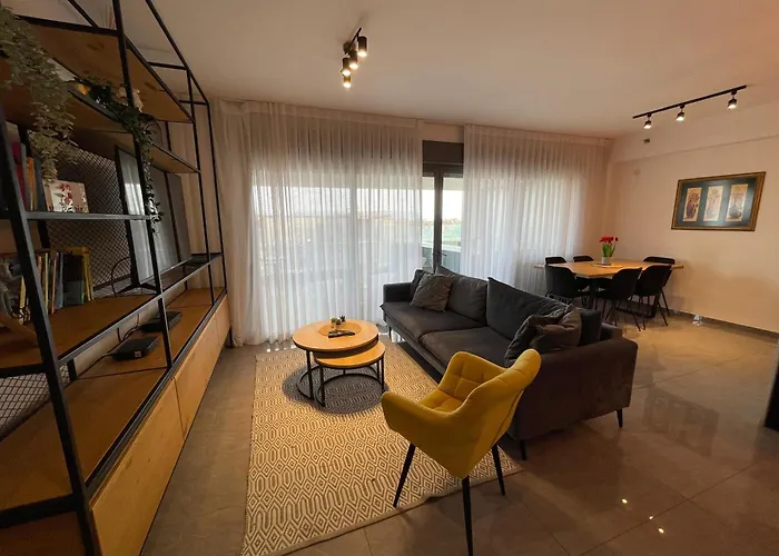 Lake View Apartments In Migdal
